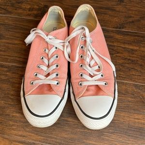 Women’s/Men’s Peach Converse, excellent condition!